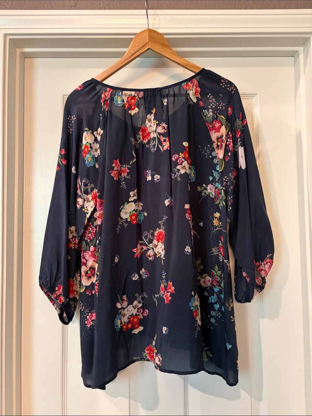 NWT Johnny Was Navy Sheera Blouse Large L Floral Top Flowy Boho Designer NEW - Picture 4 of 7
